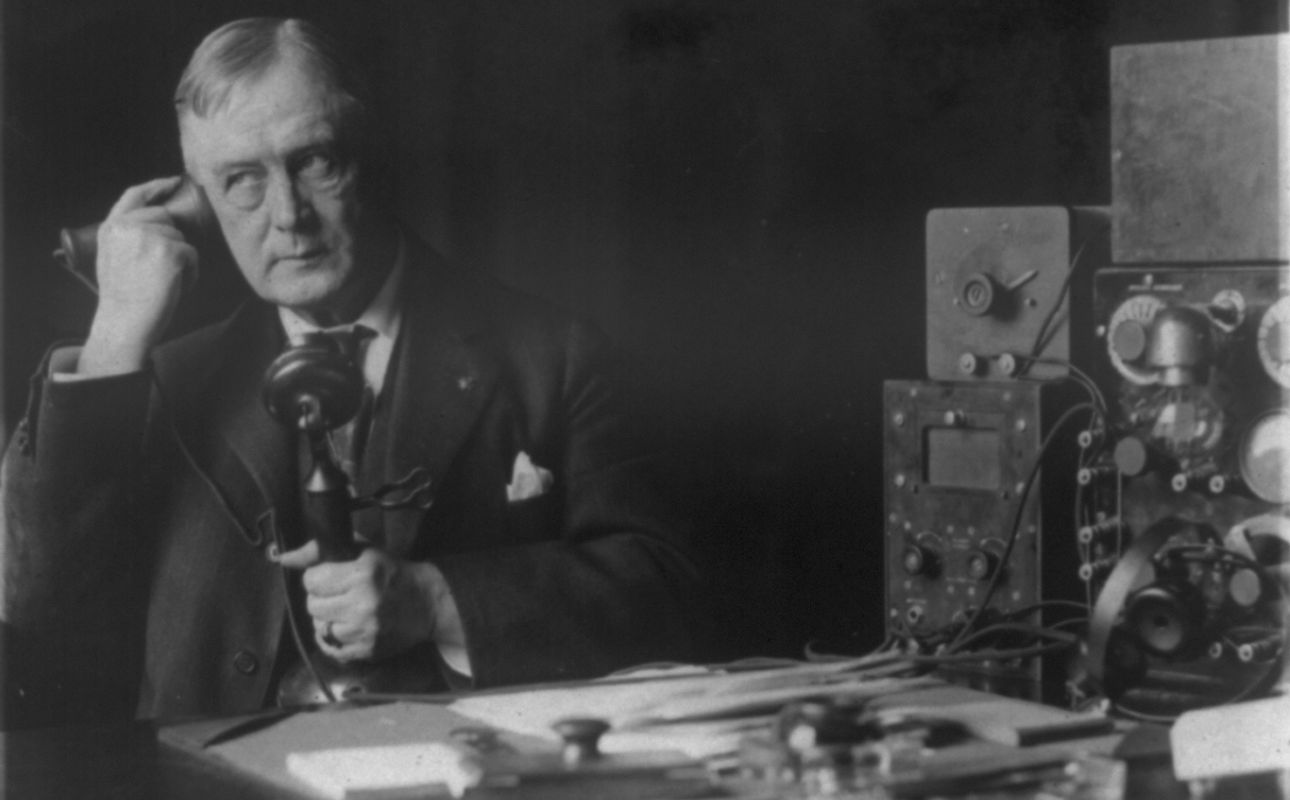 Important phone calls that changed the course of history - blog post image